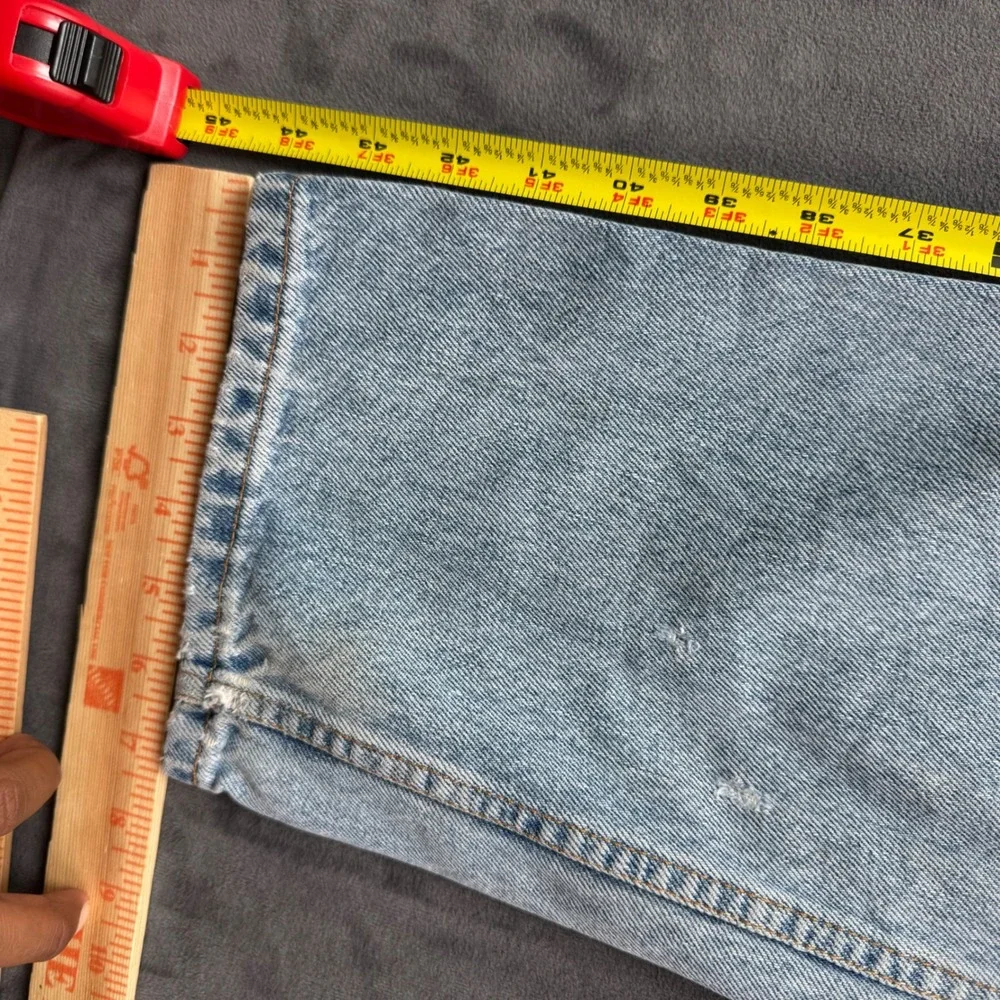 Vintage Levis 550 Relaxed Fit Jeans Light Wash Made in USA 33x34 Distressed